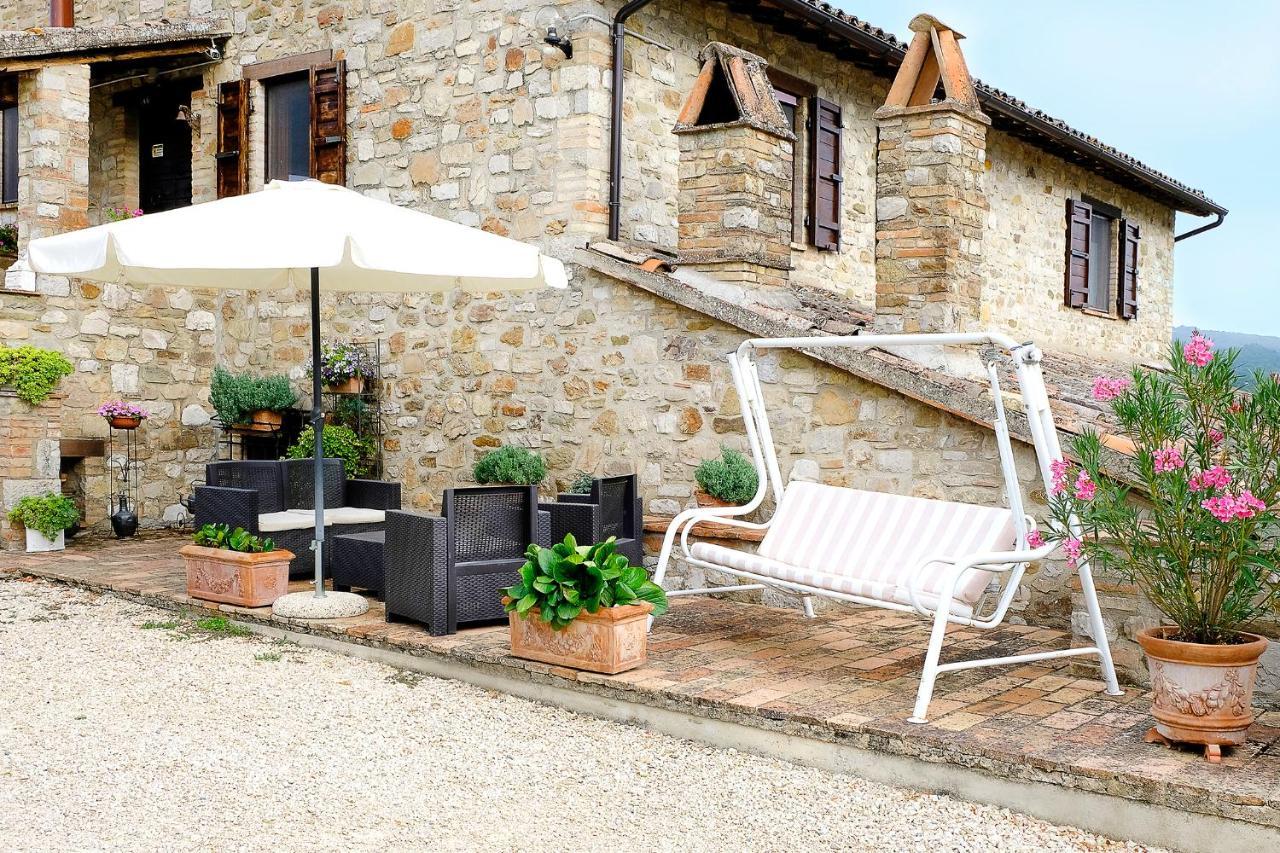 Casale Le Orme Bed and Breakfast Τόντι Εξωτερικό φωτογραφία